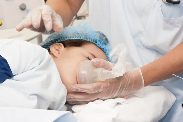 Child patient receiving artificial ventilation — Stock Photo, Image