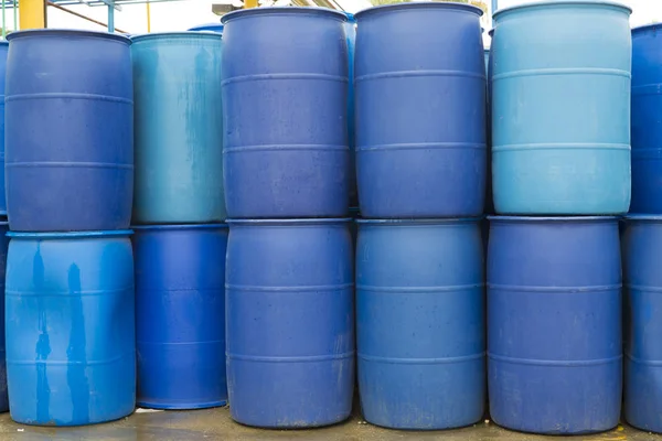 Planta Química Tambores Almacenamiento Plástico Barriles Azules Grandes — Foto de Stock