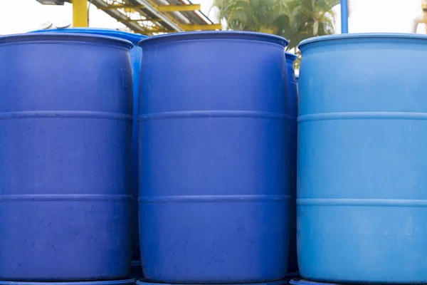 Chemical Plant Plastic Storage Drums Big Blue Barrels — Stock Photo, Image