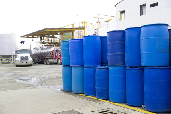Planta Química Tambores Armazenamento Plástico Big Blue Barrels Fotografias De Stock Royalty-Free