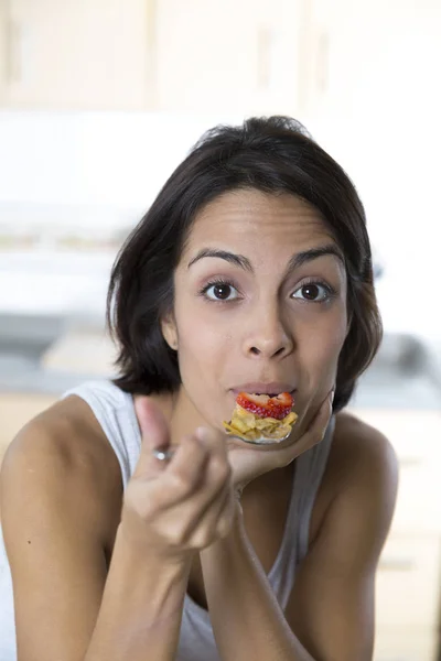 Belle Femme Prenant Petit Déjeuner — Photo