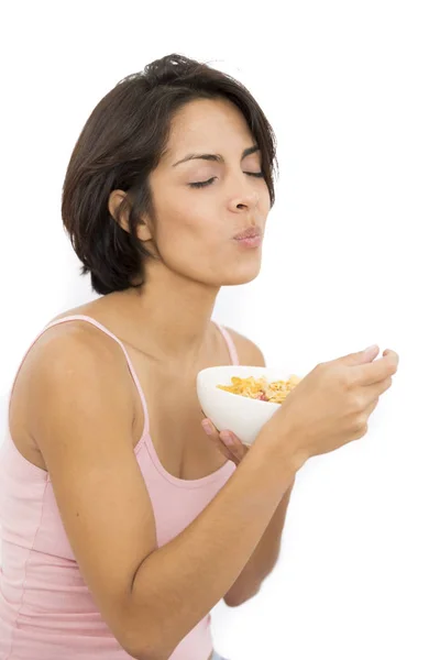 Belle femme prenant le petit déjeuner — Photo