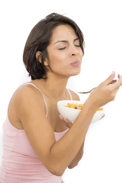 Belle femme prenant le petit déjeuner — Photo