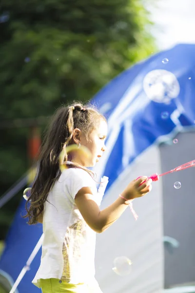 Happy Girl Playing — Stock Photo, Image