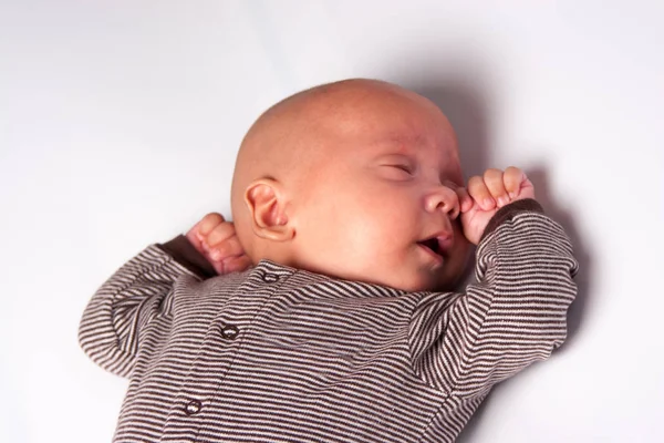 Söt baby sover — Stockfoto