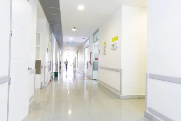 里面一家现代医院 干净和整洁的走廊内政 — 图库照片