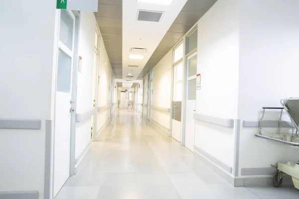 Koridor Içinde Modern Bir Hastane Temiz Düzenli — Stok fotoğraf