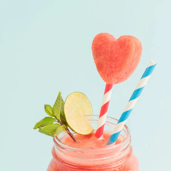 Detailní záběr na meloun smoothie v Mason jar — Stock fotografie