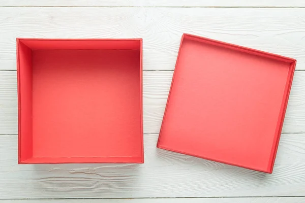 Empty gift box with lid — Stock Photo, Image