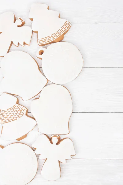 Biscotti di Natale smaltati bianchi su sfondo bianco — Foto Stock
