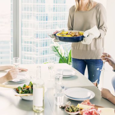Birlikte akşam yemeği tadını kadınlar