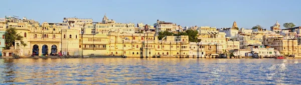 Panoramic view of historical buildings in Udaipur — Stock Photo, Image