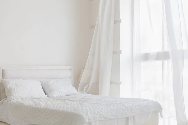 Landelijke stijl slaapkamer met hemelbed, bamboe ingericht. Zeer pop ... Landelijke stijl slaapkamer met hemelbed, bamboe ingericht. Zeer pop ...