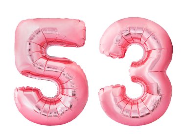 53 numara. Beyaz arka planda izole edilmiş gül sarısı şişirilebilir balonlardan yapılmış 53 numara.