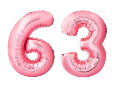 63 numara 63 numara, beyaz arka planda izole edilmiş gül sarısı şişirilebilir balonlardan yapılmış.
