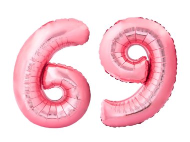 69 numara 69 numara, beyaz arka planda izole edilmiş gül sarısı şişirilebilir balonlardan yapılmış.