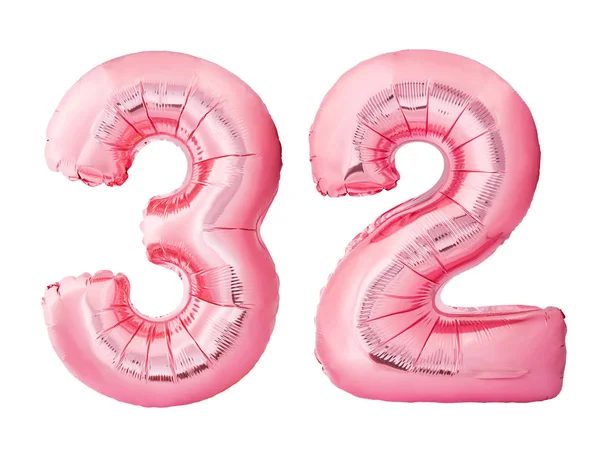Número 32 treinta y dos hechos de globos inflables de oro rosa aislados sobre fondo blanco. Globos de helio rosa formando 32 treinta y dos — Foto de Stock