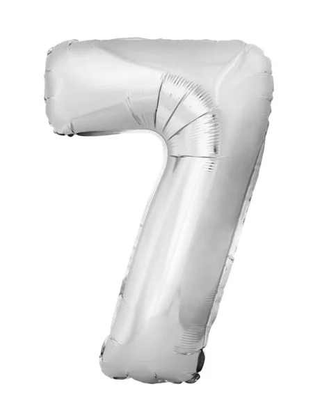 Номер 7 сім з срібної надувної повітряної кулі, ізольованої на білому тлі. Дисконт та продаж, концепція дня народження та освіти — стокове фото