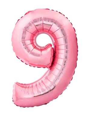 Dokuz numara, beyaz arka planda izole edilmiş gül sarısı şişirilebilir balondan yapılmış. İndirim ve satış, doğum günü ve eğitim kavramı