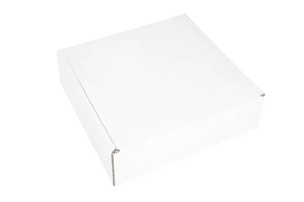 Witte blanco kartonnen doos geïsoleerd op witte achtergrond. — Stockfoto