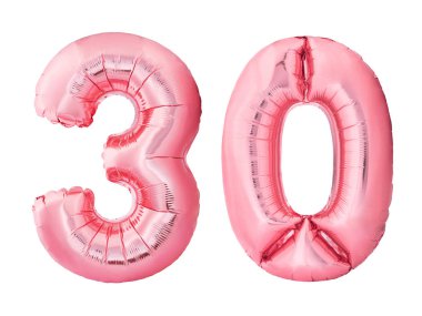 30 numara, beyaz arka planda izole edilmiş gül sarısı şişirilebilir balonlardan yapılmış. İndirim ve satış veya doğum günü konsepti