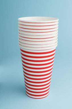 Tek kullanımlık parti bardakları