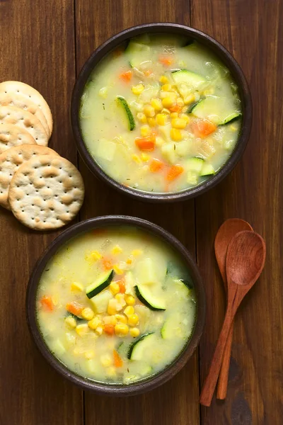 Vegetarian Corn Courgette Chowder Served Two Rustic Bowls Saltine Crackers — Stock Photo, Image