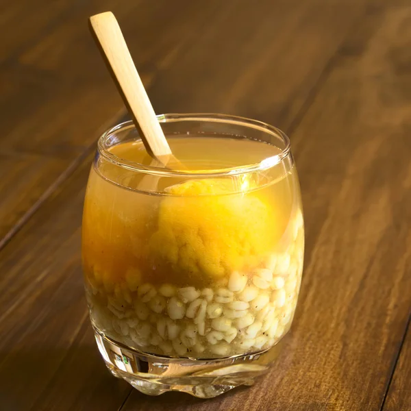 Традиционный Чилийский Летний Напиток Mote Con Huesillo Сделанный Сушеных Персиков — стоковое фото