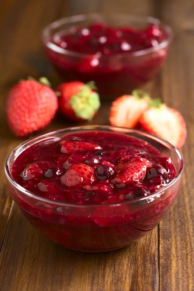 Rote Grütze Roter Beerenpudding Aus Erdbeeren Blaubeeren Himbeeren Und Roten — Stockfoto