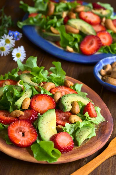 Strawberry Avocado Lettuce Salad Cashew Nuts Plate Photographed Dark Wood — Stock Photo, Image