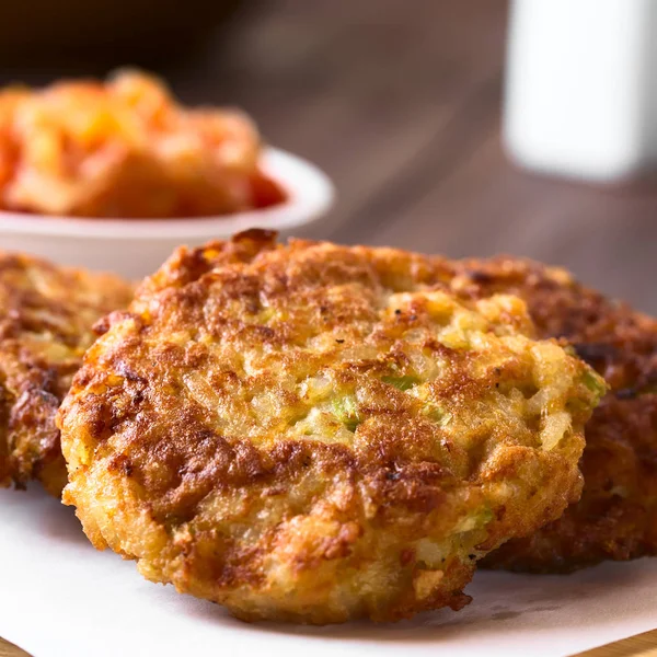 Patatas Arroz Buñuelos Hechos Arroz Cocido Zanahoria Cebolla Ajo Tallos — Foto de Stock