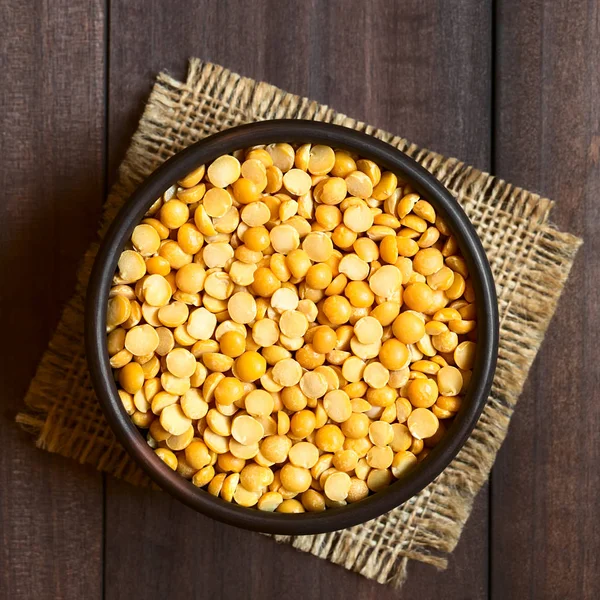 Raw Yellow Split Peas Small Bowl Photographed Overhead Dark Wood — Stock Photo, Image