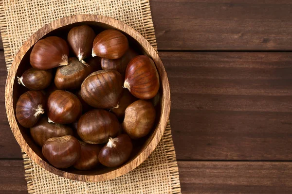 Castagne Ciotola Legno Fotografate Alto Legno Con Luce Naturale Focus — Foto Stock