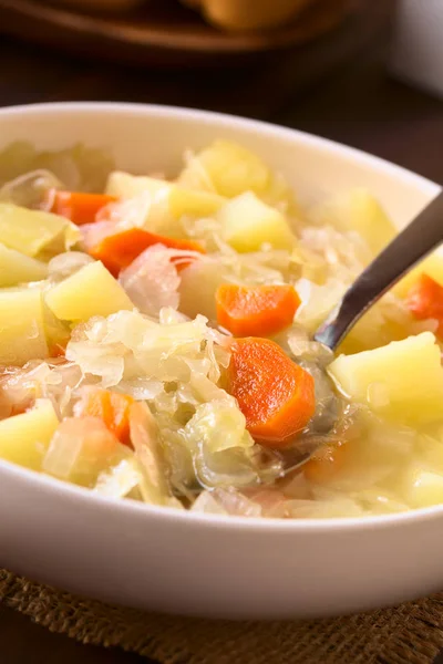 Vegetarisk Soppa Eller Gryta Gjord Surkål Morot Och Potatis Fotograferad — Stockfoto