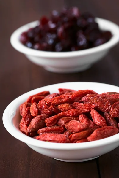 Dried Gojis Wolfberries Small Bowl Dried Cranberries Back Photographed Natural — Stock Photo, Image