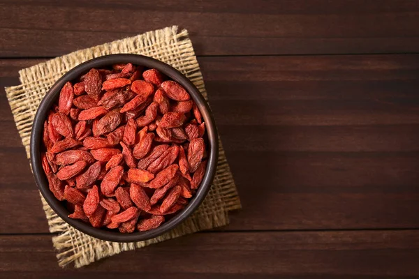 Dried Gojis Wolfberries Small Bowl Photographed Overhead Dark Wood Natural — Stock Photo, Image