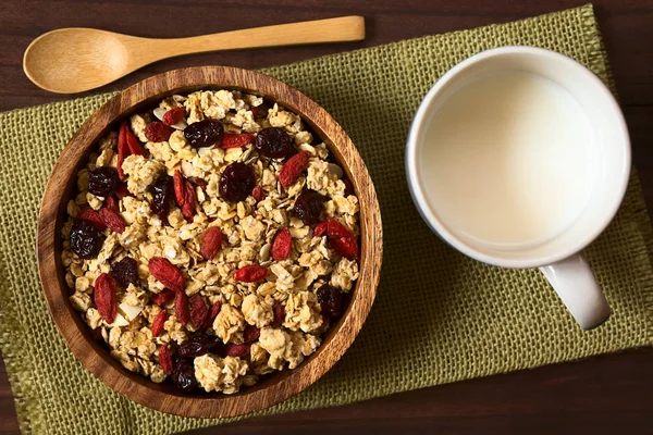 Cereales Crujientes Avena Con Almendras Bayas Goji Secas Arándanos Rojos — Foto de Stock