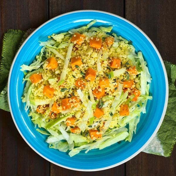 Salade Citrouille Rôtie Pomme Verte Couscous Laitue Iceberg Assaisonnée Thym — Photo