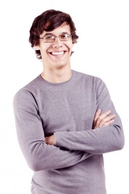 çapraz kollar ile gülümseyen adam