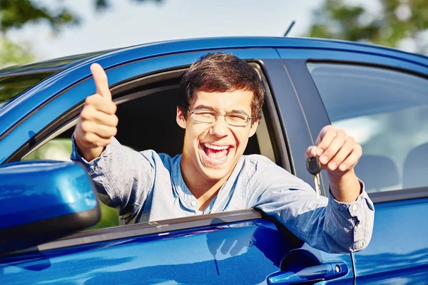 Guy with keys and thumb up — Stock Photo, Image