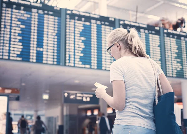 Girl near airline schedule — Stock Photo, Image