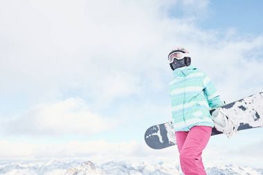 genç kadın snowboard