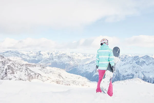 Genç kadın snowboard — Stok fotoğraf