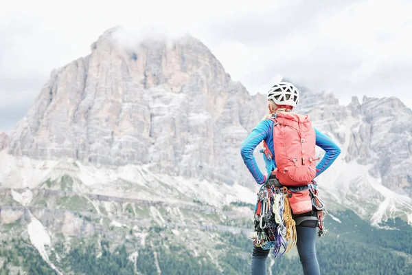 Climber near Tofana di Rozes — 스톡 사진