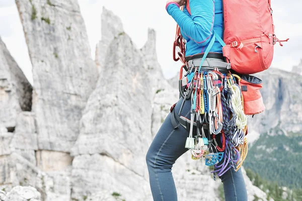 Trad climbing gear rack close up — Stock Photo, Image