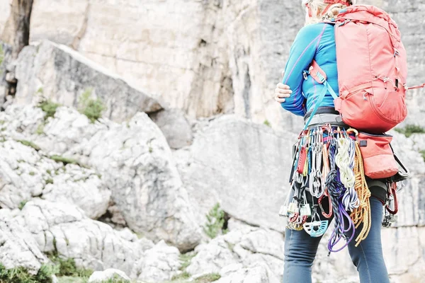 Trad climbing gear rack — Stock Photo, Image