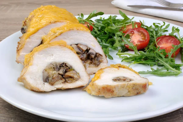 Filet de poulet farci aux champignons — Photo