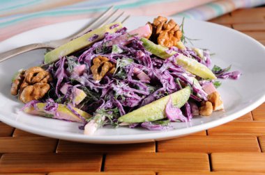 kırmızı lahana salatası