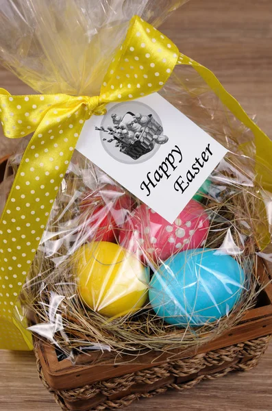 Geschenkkorb für Ostern — Stockfoto