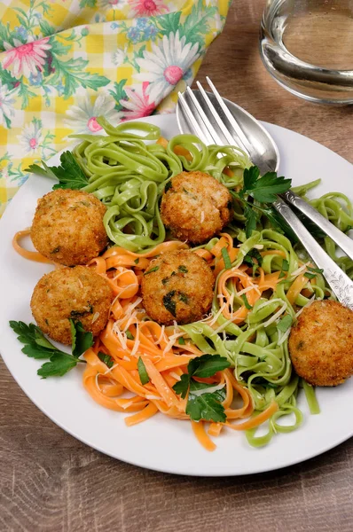 Spaghetti with cheese and meatballs — Stock Photo, Image